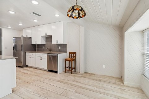 Villa ou maison à vendre à Tampa, Floride: 4 chambres, 196.58 m2 № 2130139 - photo 12