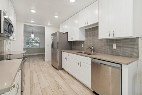 Villa ou maison à vendre à Tampa, Floride: 4 chambres, 196.58 m2 № 2130139 - photo 10