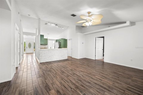Villa ou maison à vendre à DeLand, Floride: 3 chambres, 157.75 m2 № 2319235 - photo 11