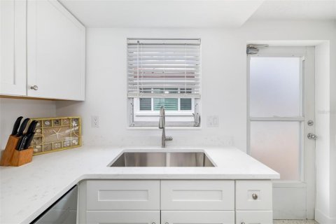 Condominio en venta en Sarasota, Florida, 2 dormitorios, 77.67 m2 № 2099423 - foto 9