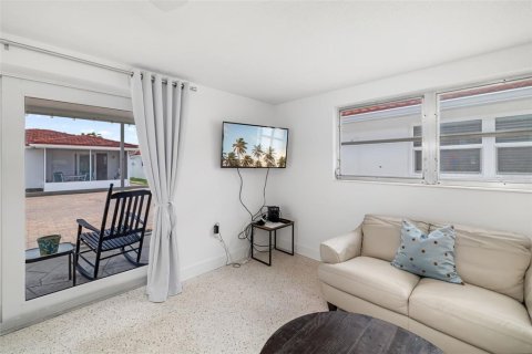 Condominio en venta en Sarasota, Florida, 2 dormitorios, 77.67 m2 № 2099423 - foto 15