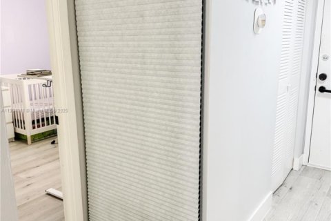 Condo in Miami, Florida, 2 bedrooms  № 1957327 - photo 7