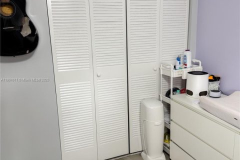 Condo in Miami, Florida, 2 bedrooms  № 1957327 - photo 10