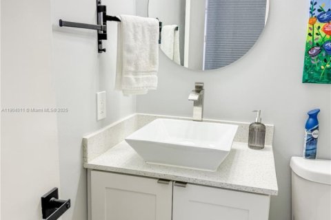 Condo in Miami, Florida, 2 bedrooms  № 1957327 - photo 14