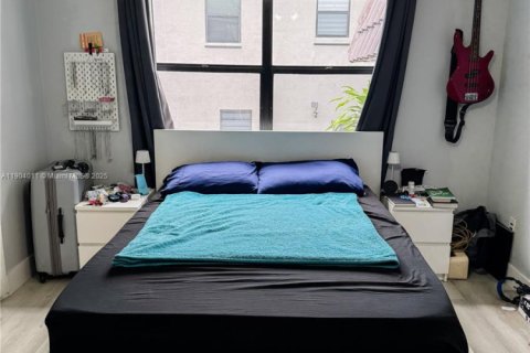 Condo in Miami, Florida, 2 bedrooms  № 1957327 - photo 29