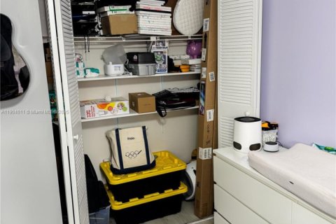 Condo in Miami, Florida, 2 bedrooms  № 1957327 - photo 11