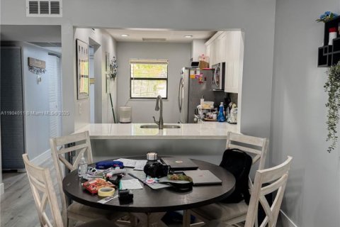 Condo in Miami, Florida, 2 bedrooms  № 1957327 - photo 23