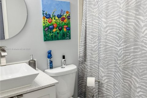 Condo in Miami, Florida, 2 bedrooms  № 1957327 - photo 15