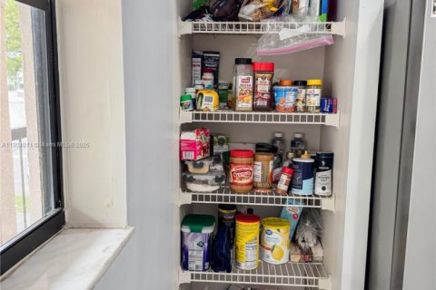 Condo in Miami, Florida, 2 bedrooms  № 1957327 - photo 20