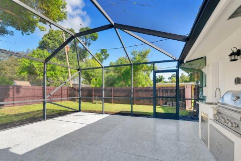 House in Sarasota, Florida 3 bedrooms, 138.61 sq.m. № 2310788 - photo 8