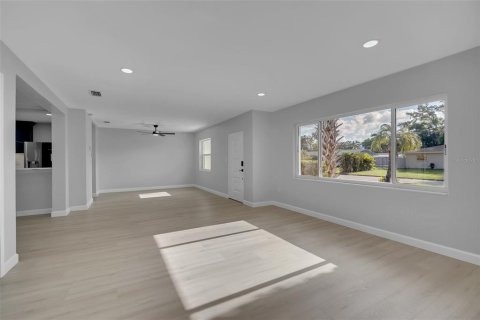 House in Sarasota, Florida 3 bedrooms, 138.61 sq.m. № 2310788 - photo 21