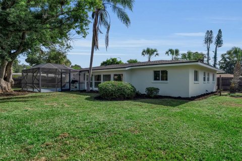 House in Sarasota, Florida 3 bedrooms, 138.61 sq.m. № 2310788 - photo 11