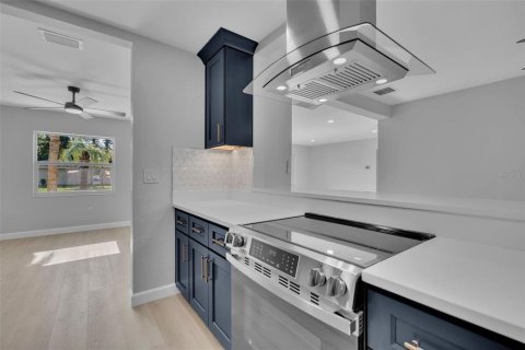 House in Sarasota, Florida 3 bedrooms, 138.61 sq.m. № 2310788 - photo 30