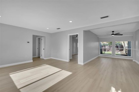 House in Sarasota, Florida 3 bedrooms, 138.61 sq.m. № 2310788 - photo 18