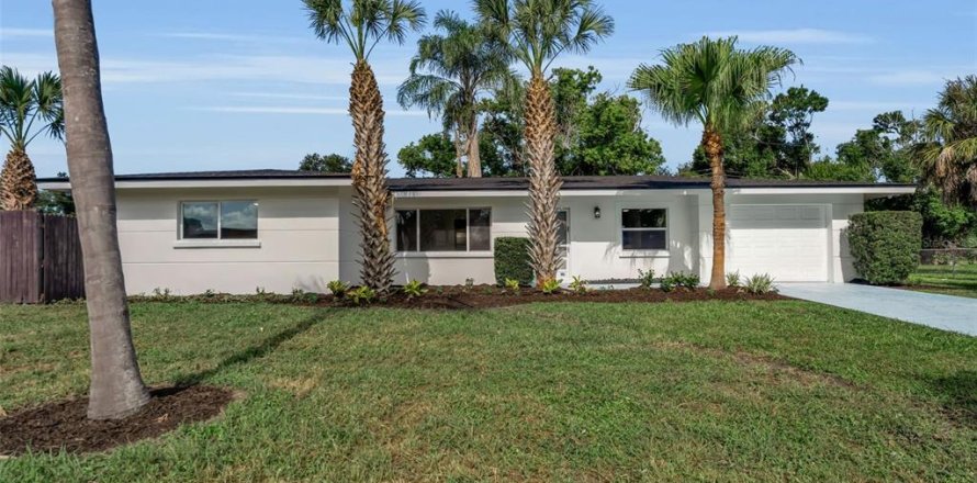 House in Sarasota, Florida 3 bedrooms, 138.61 sq.m. № 2310788