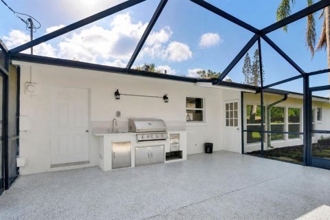 House in Sarasota, Florida 3 bedrooms, 138.61 sq.m. № 2310788 - photo 6