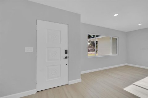 House in Sarasota, Florida 3 bedrooms, 138.61 sq.m. № 2310788 - photo 13