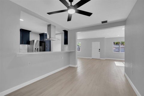 House in Sarasota, Florida 3 bedrooms, 138.61 sq.m. № 2310788 - photo 25