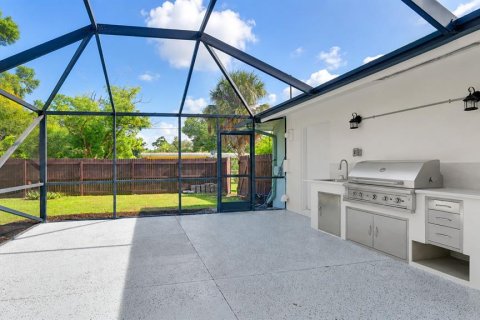 House in Sarasota, Florida 3 bedrooms, 138.61 sq.m. № 2310788 - photo 7