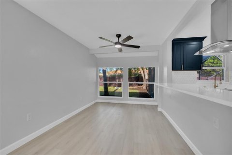 House in Sarasota, Florida 3 bedrooms, 138.61 sq.m. № 2310788 - photo 24