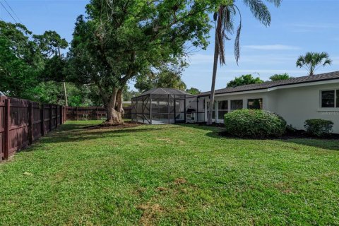 House in Sarasota, Florida 3 bedrooms, 138.61 sq.m. № 2310788 - photo 12