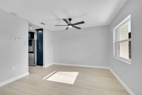 House in Sarasota, Florida 3 bedrooms, 138.61 sq.m. № 2310788 - photo 14