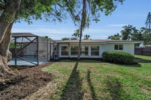 House in Sarasota, Florida 3 bedrooms, 138.61 sq.m. № 2310788 - photo 10