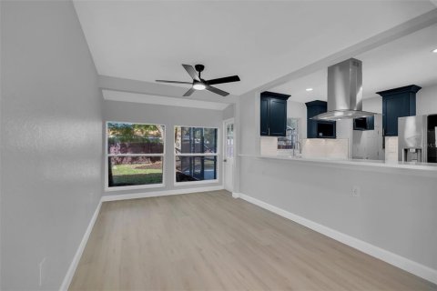 House in Sarasota, Florida 3 bedrooms, 138.61 sq.m. № 2310788 - photo 23