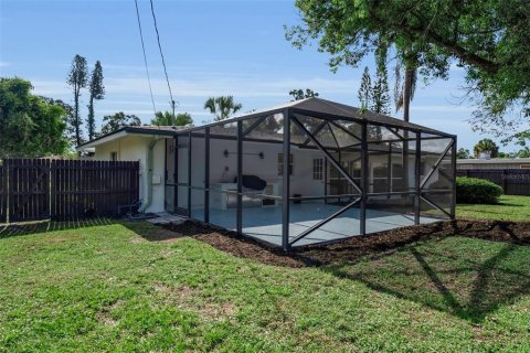 House in Sarasota, Florida 3 bedrooms, 138.61 sq.m. № 2310788 - photo 9