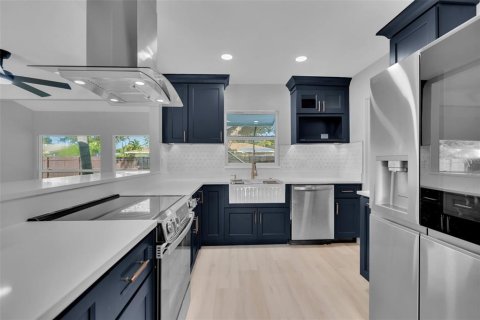House in Sarasota, Florida 3 bedrooms, 138.61 sq.m. № 2310788 - photo 27
