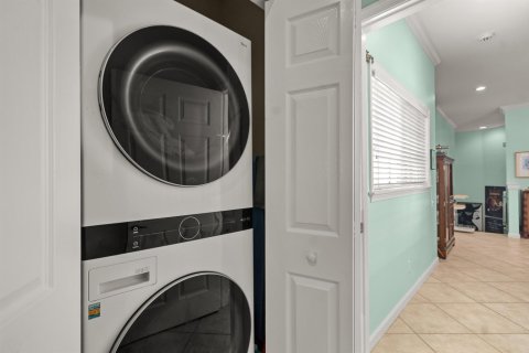 Condo in Vero Beach, Florida, 3 bedrooms  № 2417969 - photo 23