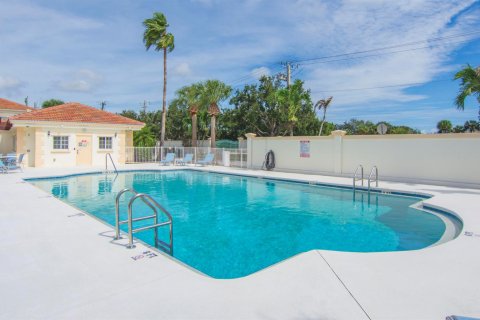 Condo in Vero Beach, Florida, 3 bedrooms  № 2417969 - photo 27
