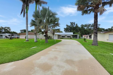 House in St. Lucie, Florida 3 bedrooms, 130.16 sq.m. № 2331753