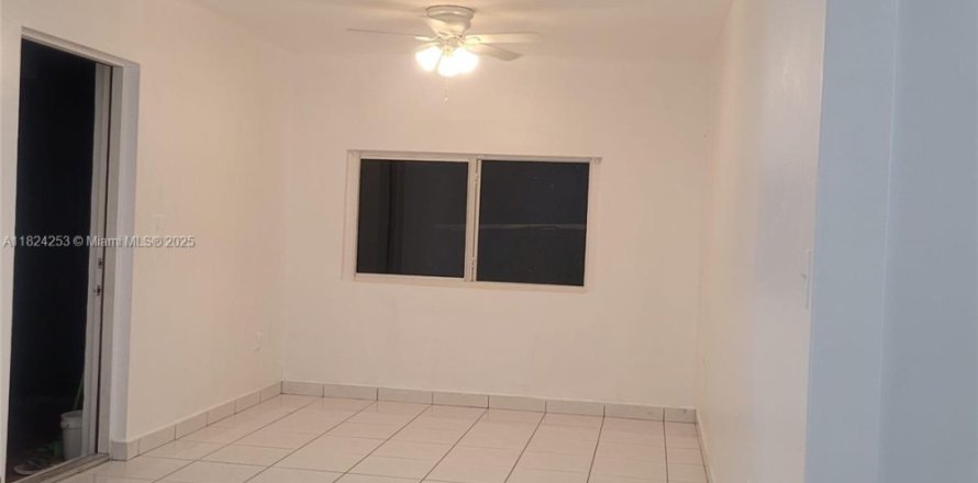 Immobilier commercial à Miami, Floride 1 chambre, 78.97 m2 № 1791054