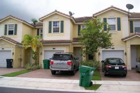 Adosado en alquiler en Miami, Florida, 3 dormitorios, 127.09 m2 № 1948183 - foto 1