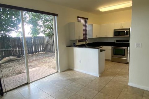 Adosado en alquiler en Miami, Florida, 3 dormitorios, 127.09 m2 № 1948183 - foto 3