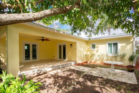 Casa en alquiler en West Palm Beach, Florida, 3 dormitorios, 142.33 m2 № 1179537 - foto 1