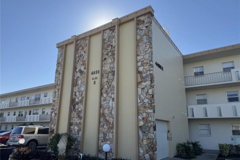 Condominio en Bradenton, Florida, 1 dormitorio  № 2119046