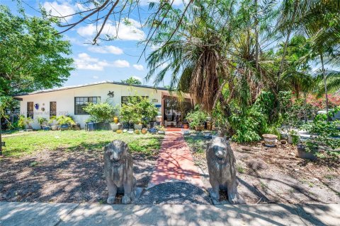 Casa en venta en Miami, Florida, 4 dormitorios, 148.55 m2 № 1745565 - foto 1