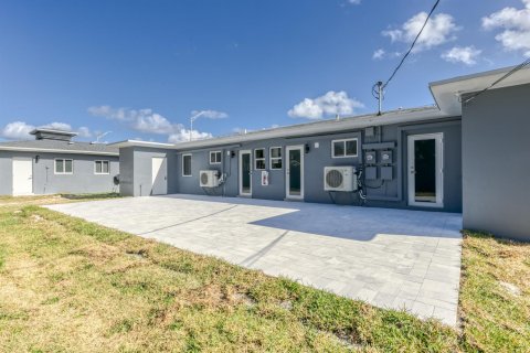 Propiedad comercial en venta en Wilton Manors, Florida, 172.89 m2 № 2260766 - foto 16