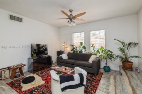 Copropriété à vendre à Miami Beach, Floride: 1 chambre, 65.03 m2 № 1888001 - photo 3