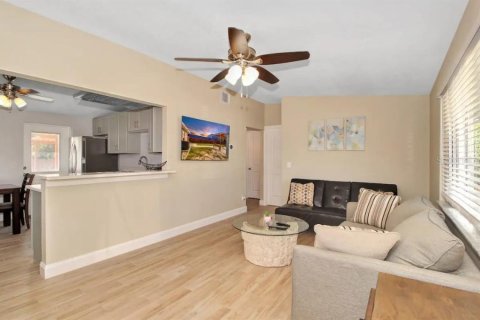 Casa en alquiler en Palm Harbor, Florida, 2 dormitorios, 75.81 m2 № 2100248 - foto 2