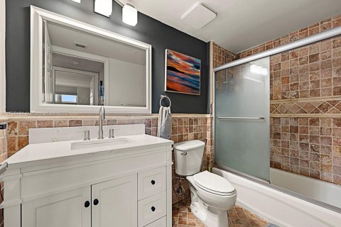 Купить кондоминиум в Майами, Флорида 1 спальня, 75.81м2, № 1957813 - фото 12