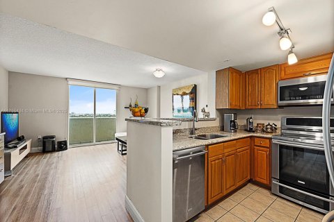 Купить кондоминиум в Майами, Флорида 1 спальня, 75.81м2, № 1957813 - фото 6