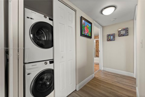 Купить кондоминиум в Майами, Флорида 1 спальня, 75.81м2, № 1957813 - фото 8