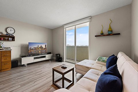 Купить кондоминиум в Майами, Флорида 1 спальня, 75.81м2, № 1957813 - фото 4