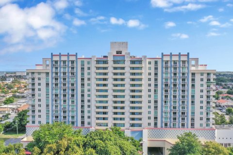 Купить кондоминиум в Майами, Флорида 1 спальня, 75.81м2, № 1957813 - фото 25