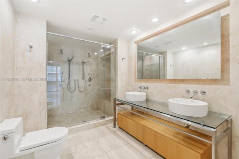 Снять в аренду кондоминиум в Майами-Бич, Флорида 2 спальни, 157.93м2, № 1988003 - фото 28