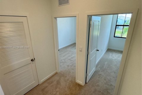 Снять в аренду таунхаус в Помпано-Бич, Флорида 3 спальни, № 2011678 - фото 24