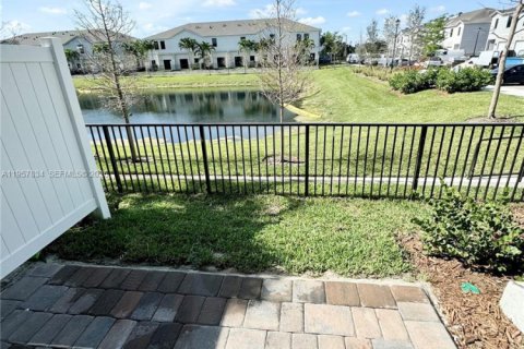 Снять в аренду таунхаус в Помпано-Бич, Флорида 3 спальни, № 2011678 - фото 14